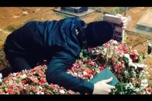 Cinta yang terlambat, pria ini baru mencintai istrinya yang meninggal