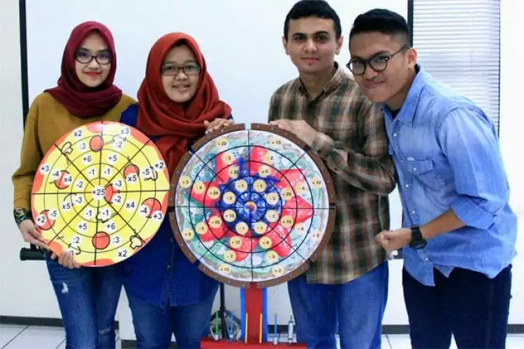 4 Mahasiswa UBAYA ciptaan alat bantu belajar matematika keren, salut!