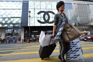 Setelah putus Karin menyadari gaya hidup 'high class' itu nyusahin...