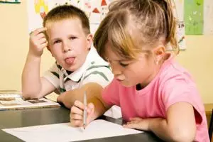 12 Kenakalan semasa kecil ini tak akan mampu kamu lupakan, setuju?