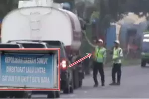 Aksi polantas lakukan pungli terekam kamera, bikin geram!
