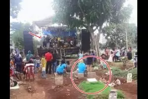 Band ini lakukan konser di atas kuburan, bikin netizen keheranan!