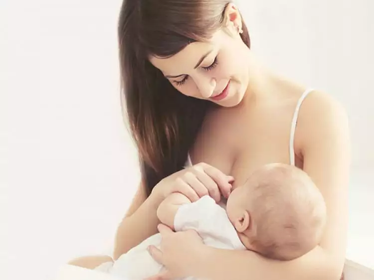 Fakta ini ungkap sebab puting payudara ibu nampak lezat bagi bayi