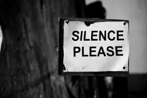 5 Manfaat kalau kamu mau konsisten memegang prinsip 'diam itu emas'