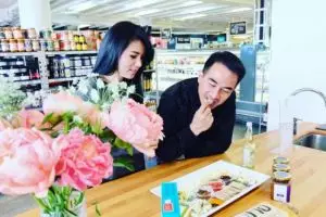 10 Keseruan ini cuma dialami oleh kamu yang punya pacar sekantor