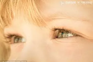 Siapa suka curi-curi pandang? Kontak mata bisa bangun rasa percaya lho