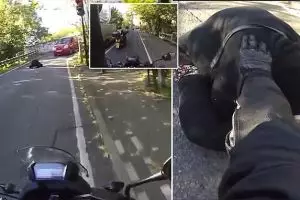 Aksi heroik biker selamatkan wanita dari usaha bunuh diri, luar biasa!