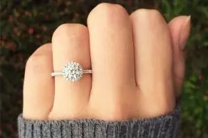 15 Cincin tunangan sederhana ini tetap manis di jarimu, ladies!
