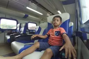  Cukup bayar Rp 10.000, kamu bisa naik kereta api eksekutif ini