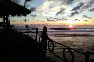 Menikmati eksotisme matahari terbenam di Pantai Watulawang Gunungkidul