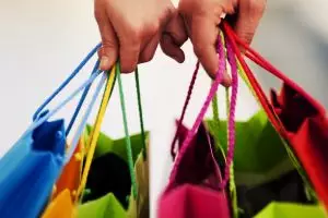 17 Kota ini segera terapkan kantong plastik berbayar, perhatikan ya!