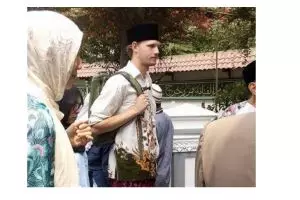 Humor bule vs kiai ini buktikan bahasa Jawa lebih tinggi dari Inggris