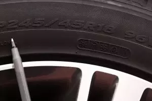 Nggak cuma hiasan, ini arti penting angka & huruf di ban kendaraanmu!