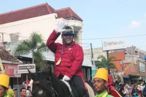 Indro Warkop DKI naik kuda ikuti kemeriahan kirab Paku Alam X