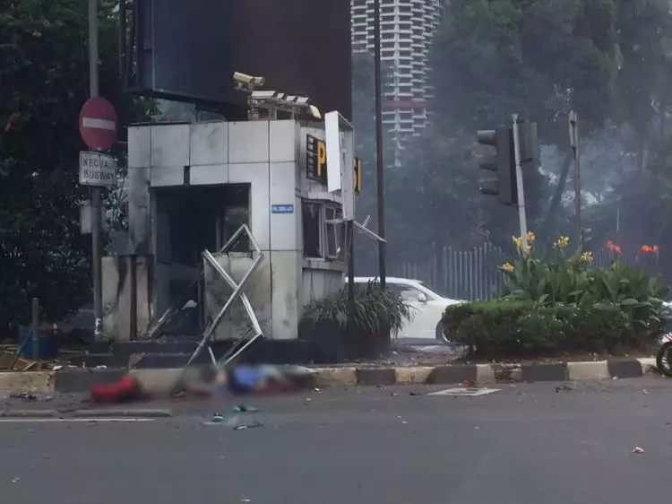 Bom meledak di pos polisi Sarinah, warga Ibu Kota panik