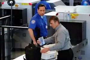 8 Tips lancar melewati imigrasi biar nggak disangka imigran gelap!