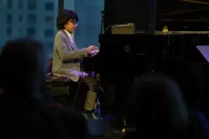 Selamat, Joe Alexander nongkrong di posisi puncak Charts Billboard