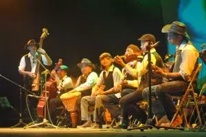 6 Karakter cowok dilihat dari musik favoritnya, pacarmu yang mana?