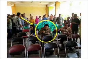 Lahap makan sayur asem bikinan warga rusun, Ahok tuai simpati netizen