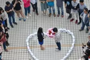 Sebelum terima lamaran kekasihmu, pertimbangkan hal berikut ini