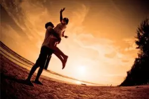 Teman lama berubah jadi cinta gara-gara Facebook, ini kisah Nina