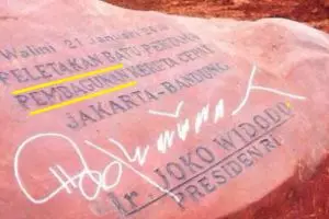 Tulisan prasasti kereta cepat Jakarta-Bandung ini ternyata typo, duh!