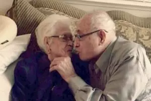 Salut! Pasangan ini telah menikah 82 tahun dan tetap mesra