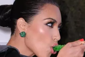 8 Makanan ini bisa bikin wajahmu tampak lebih langsing, cobain deh!