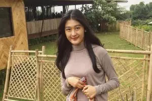 Cantiknya Rania anak Nil Maizar, bikin cowok pengen 'ngegolin' hatinya