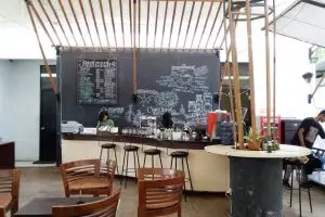 Menikmati jadah bakar ala kedai urban, di kaki Merapi, jos!