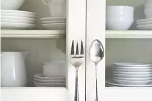 Kreatif, sendok dan garpu bisa kamu jadikan kerajinan yang unik lho!