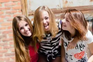 Begini suka duka menjadi anak tengah dalam keluarga 