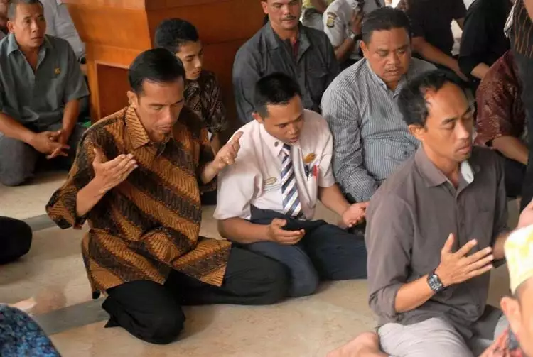 Kesederhanaan Jokowi ini disamakan netizen dengan mantan presiden Iran