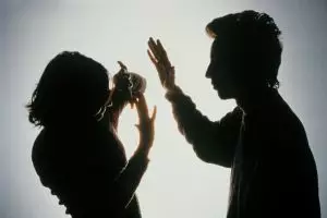 Kisah Shera, mempertahankan rumah tangga meski diperlakukan kasar