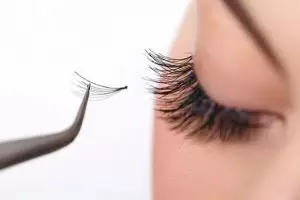 10 Hal penting ini wajib kamu tahu sebelum sambung bulu mata!