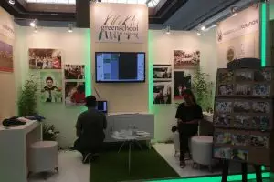 Belajar bahasa Inggris di sini bayarnya pakai sampah, kok bisa?