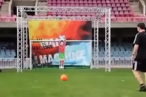 Kehebatan Messi melempem di hadapan kiper ini, 3 penaltinya ditepis!