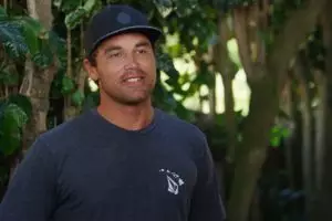 Detik-detik mengerikan peselancar dihempas dan ditelan ombak ganas!