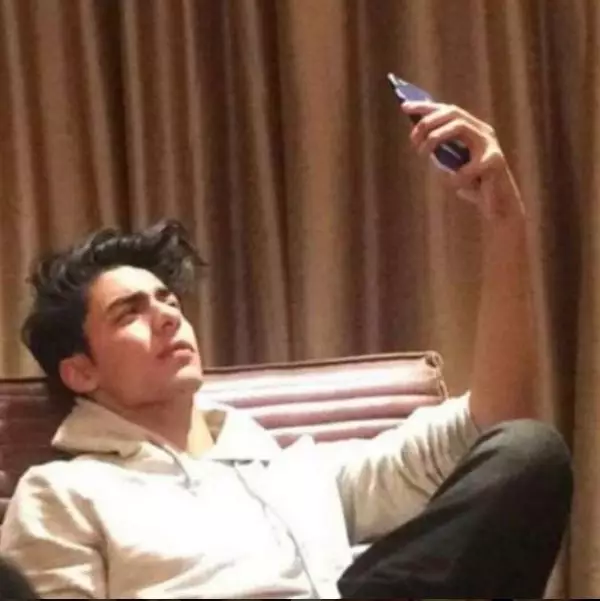 Aryan Khan, anak Shah Rukh Khan yang saingi kegantengan bapaknya 