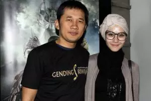 19 Artis yang jatuh dipelukan duda, jodoh memang tak ada yang tahu...