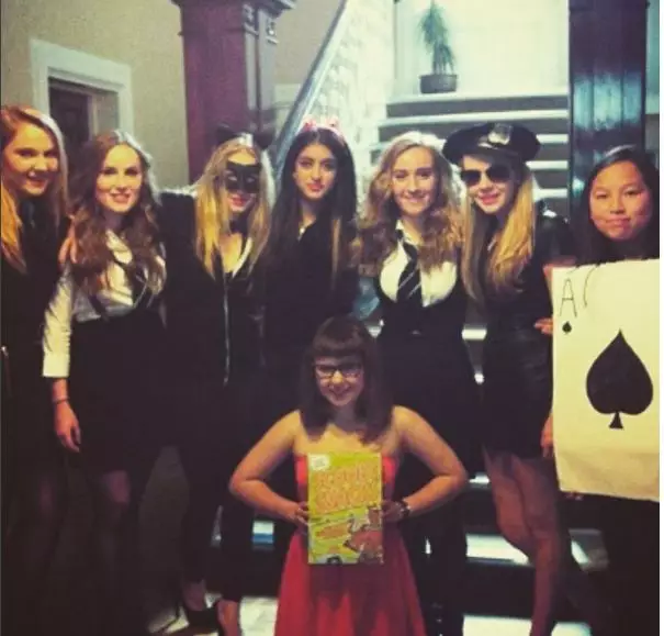 Kecantikan Navya cucu Amitabh Bachchan, pesonanya bagai bidadari India