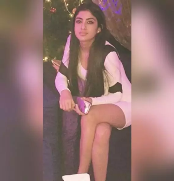 Kecantikan Navya cucu Amitabh Bachchan, pesonanya bagai bidadari India