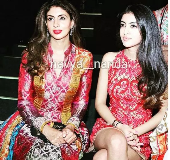 Kecantikan Navya cucu Amitabh Bachchan, pesonanya bagai bidadari India