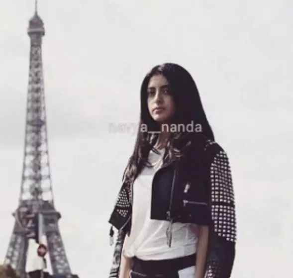 Kecantikan Navya cucu Amitabh Bachchan, pesonanya bagai bidadari India