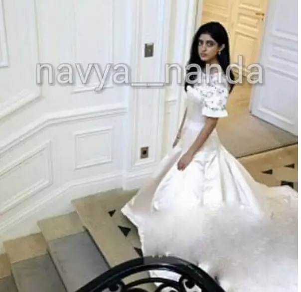 Kecantikan Navya cucu Amitabh Bachchan, pesonanya bagai bidadari India