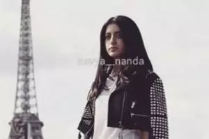 Kecantikan Navya cucu Amitabh Bachchan, pesonanya bagai bidadari India