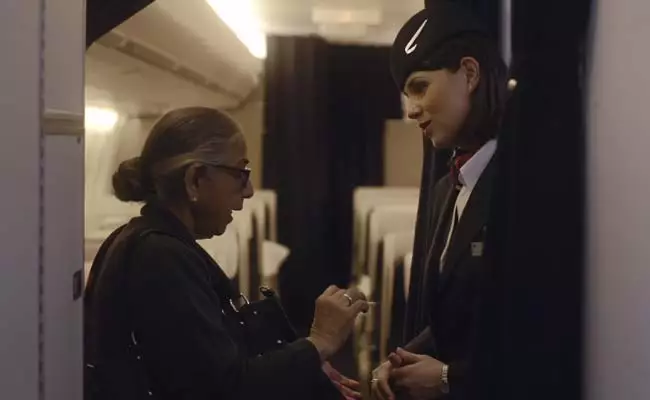 Kisah kru pesawat &amp; penumpang yang kangen anaknya ini bikin haru...