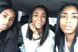 Foto ini bikin kamu bingung, coba tebak mana ibu mana anaknya?