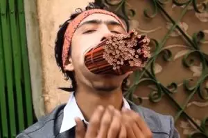 Demi rekor dunia, remaja ini masukan 138 pensil ke mulutnya, wow!