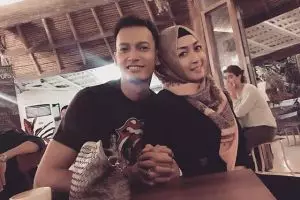Fedi Nuril dan istri pamer foto mesra saat bulan madu, duh bikin iri !